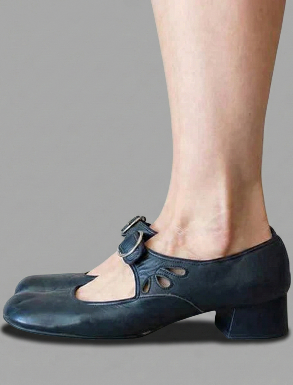 Women’s Mary Jane Shoes with Buckle Strap and Low Heel