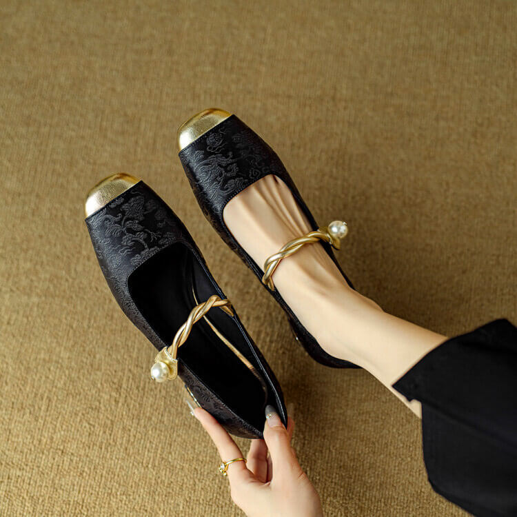 Women’s Mary Jane Flats with Rounded Toe and Strap Closure