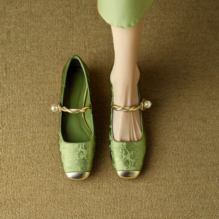 Women’s Mary Jane Flats with Rounded Toe and Strap Closure