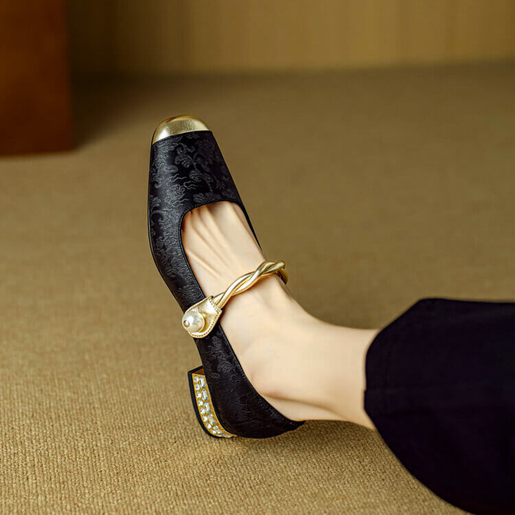 Women’s Mary Jane Flats with Rounded Toe and Strap Closure