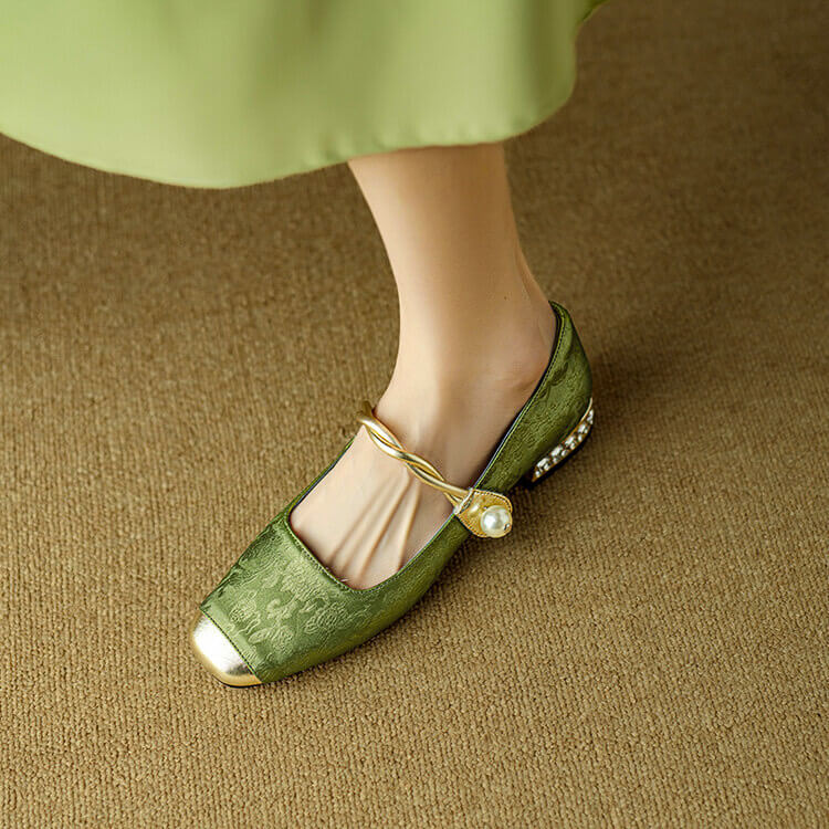 Women’s Mary Jane Flats with Rounded Toe and Strap Closure