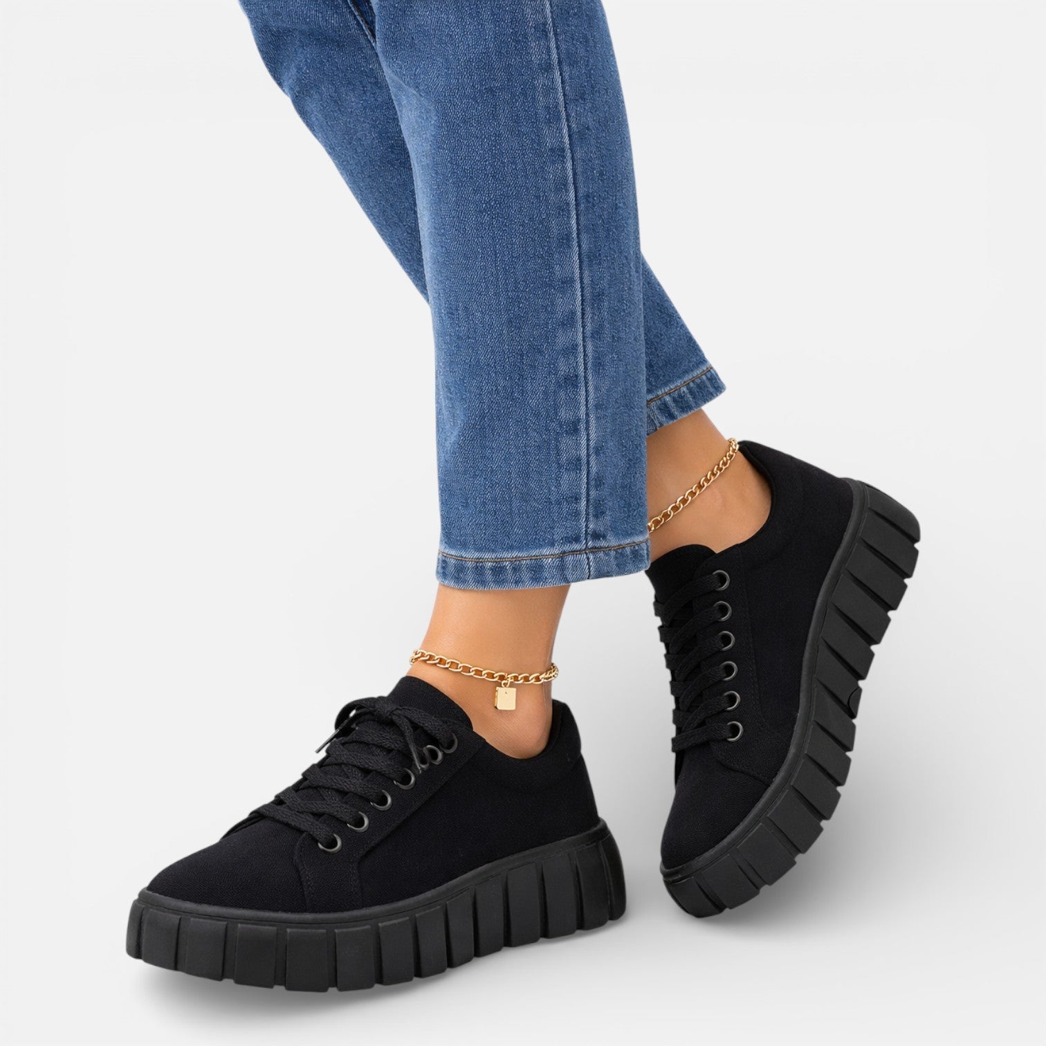 Women's Platform Sneakers - Lace-Up Chunky Sole Low-Top Rounded Toe