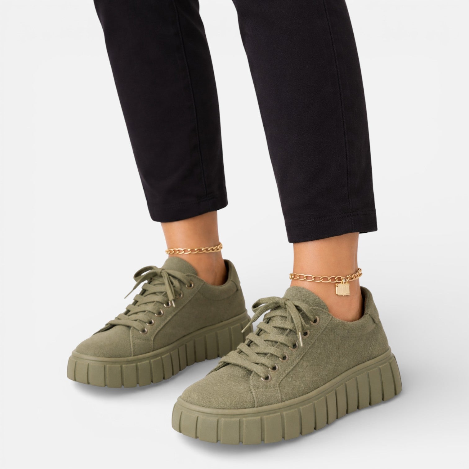 Women's Platform Sneakers - Lace-Up Chunky Sole Low-Top Rounded Toe