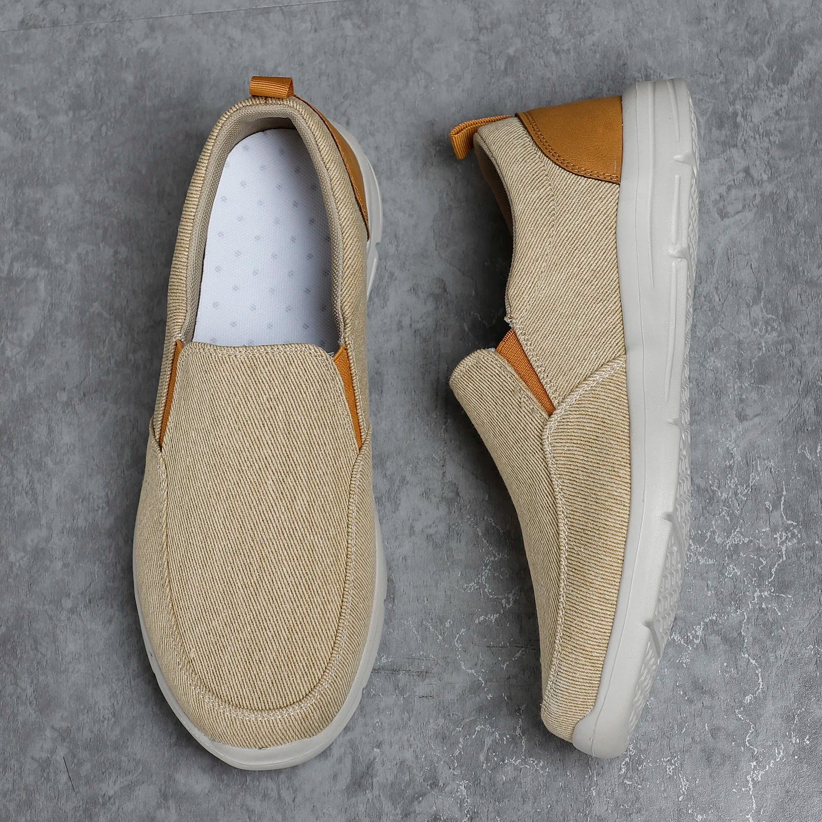 Men’s Slip-On Sneakers with Rounded Toe and Flat Sole