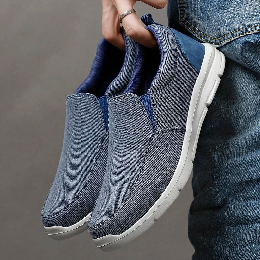 Men’s Slip-On Sneakers with Rounded Toe and Flat Sole