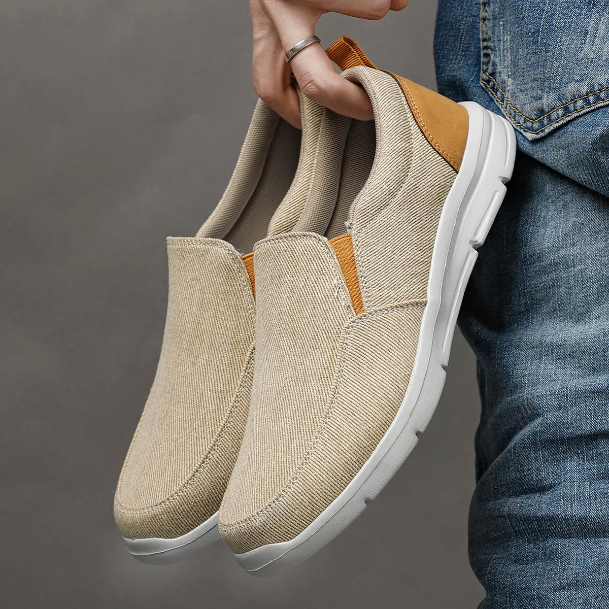 Men’s Slip-On Sneakers with Rounded Toe and Flat Sole