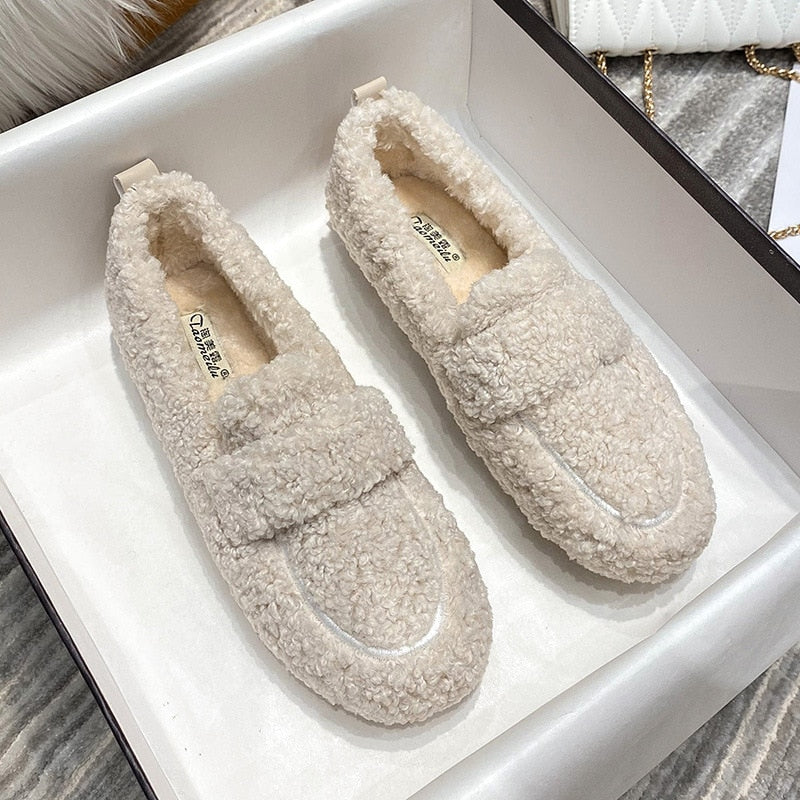 Women’s Plush Slip-On Slipper Shoes with Closed Toe and Textured Upper