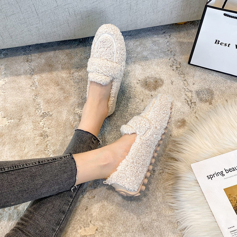 Women’s Plush Slip-On Slipper Shoes with Closed Toe and Textured Upper