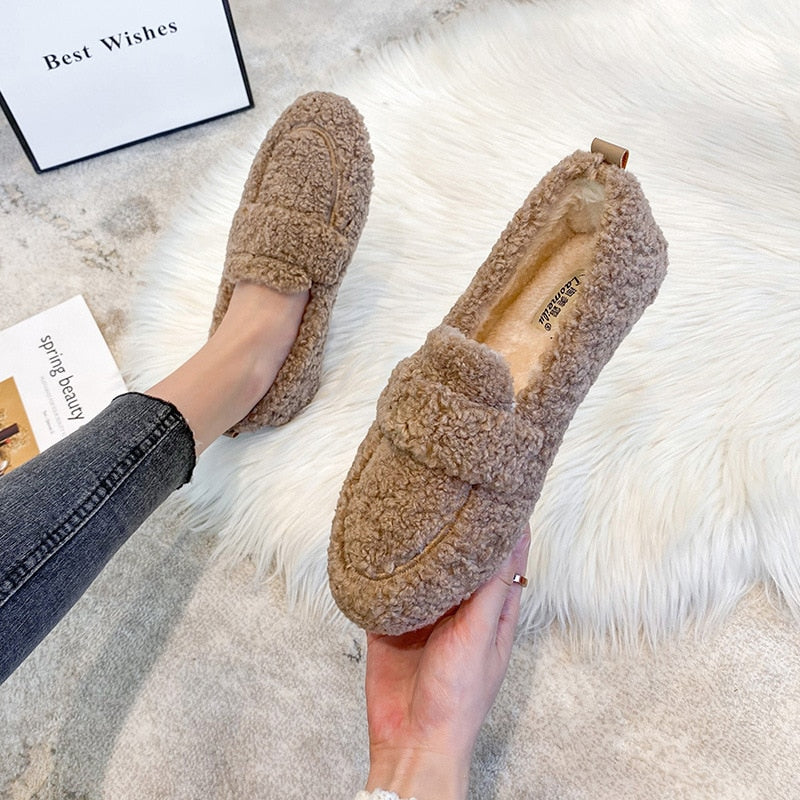Women’s Plush Slip-On Slipper Shoes with Closed Toe and Textured Upper